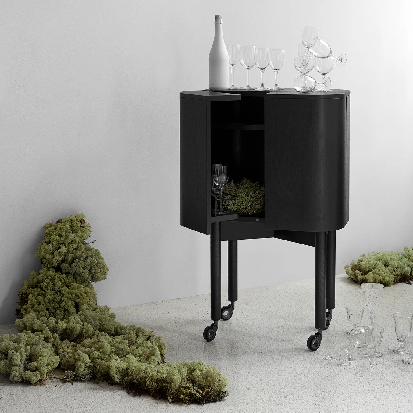 Northern Loud Bar Cabinet On Wheels 4 Northern Loud Bar Cabinet On Wheels - Image 3