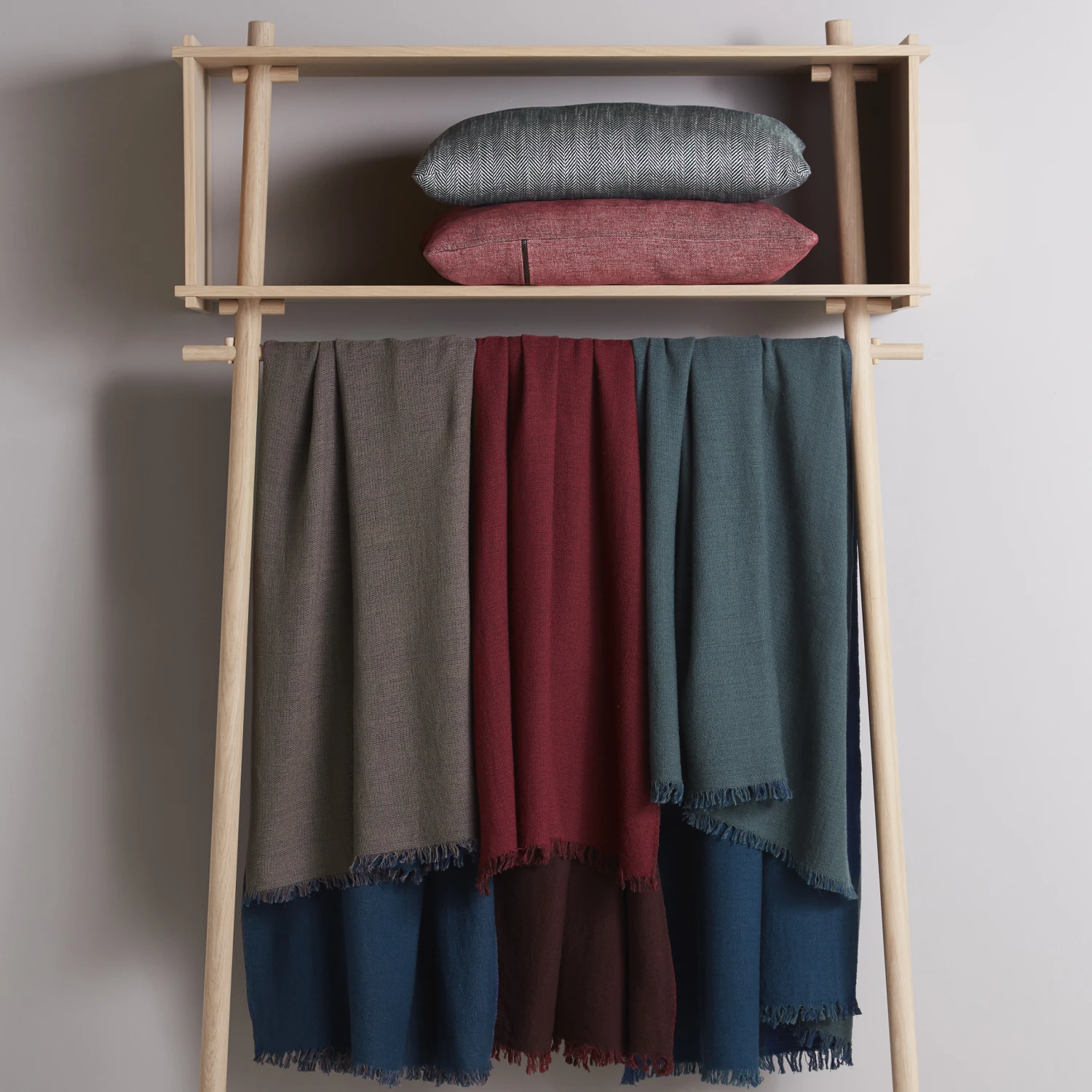 Woud Töjbox Clothes Hanger, Large 4 Woud Töjbox Clothes Hanger, Large - Image 2